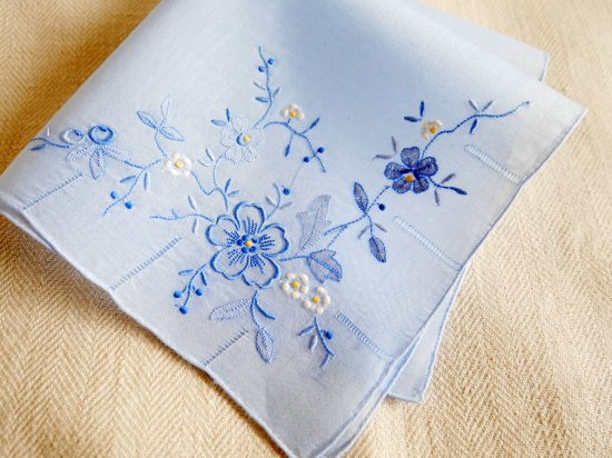 青の花の刺繍飾り　スワトーのハンカチ - Marica Design& Vintage