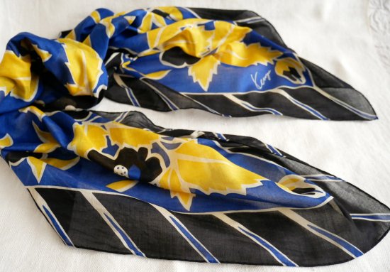 【KENZO】黒・青・黄色の鮮やかな花柄のコットン製　大判スカーフ - Marica Design& Vintage