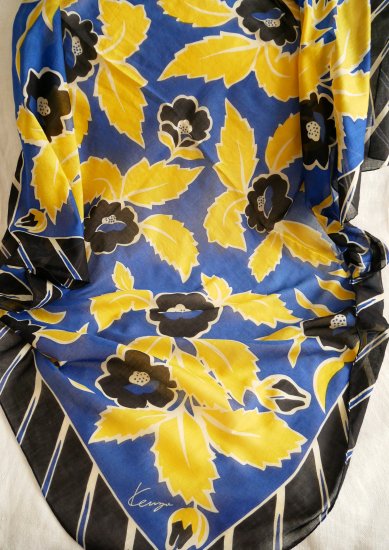 【KENZO】黒・青・黄色の鮮やかな花柄のコットン製　大判スカーフ - Marica Design& Vintage