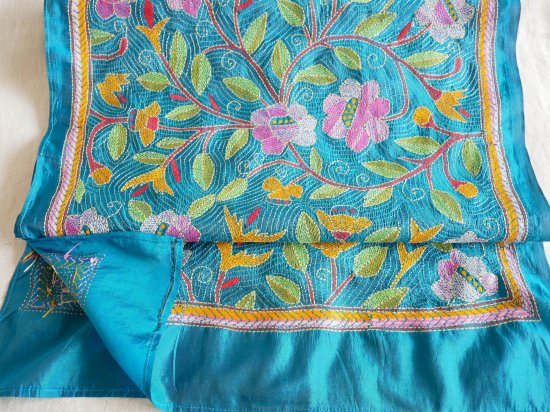 すべて手刺繍の花柄飾り インド製 シルクストール - Marica Design&