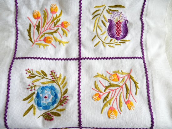 ヴィンテージ フランス刺繍作品 バリエーションの花々飾り - Marica 