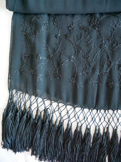 黒のビーズ、刺繍、フリンジ飾りのシルクストール - Marica Design& Vintage