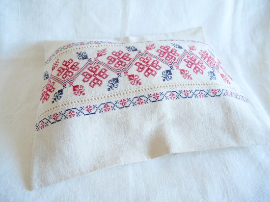 【最終sale*✨】東欧　vintage　毛糸刺繍　クロスカバー