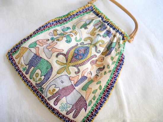 伝統的なノクシカタ刺繍 コットン製 バンブーハンドルのバッグ - Marica Designu0026 Vintage