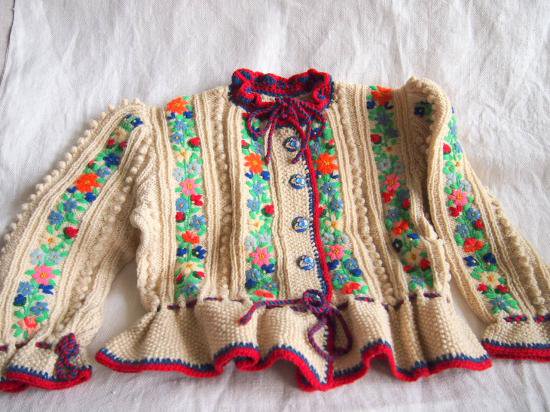 子供用・チロル地方の愛らしい手編みカーディガン（ガールズサイズ