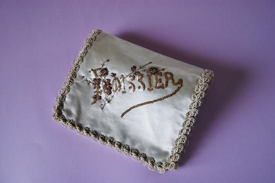 エンタメ/ホビーフランスアンティーク　刺繍　シルク　ケース