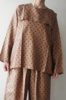 <img class='new_mark_img1' src='https://img.shop-pro.jp/img/new/icons13.gif' style='border:none;display:inline;margin:0px;padding:0px;width:auto;' />BUNON Dots Print Back Button Sailor Blouse (C.Brown)