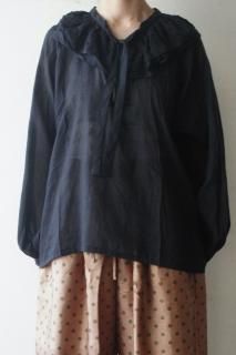 <img class='new_mark_img1' src='https://img.shop-pro.jp/img/new/icons13.gif' style='border:none;display:inline;margin:0px;padding:0px;width:auto;' />BUNON Frill Flare Blouse (Black)