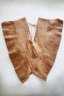 <img class='new_mark_img1' src='https://img.shop-pro.jp/img/new/icons13.gif' style='border:none;display:inline;margin:0px;padding:0px;width:auto;' />BUNON Tuck Ruffle Collar (C.Blown)
