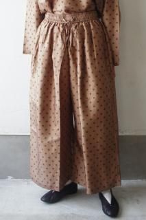 <img class='new_mark_img1' src='https://img.shop-pro.jp/img/new/icons13.gif' style='border:none;display:inline;margin:0px;padding:0px;width:auto;' />BUNON Dots Print Tuck Pants (C.Brown)