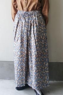 <img class='new_mark_img1' src='https://img.shop-pro.jp/img/new/icons13.gif' style='border:none;display:inline;margin:0px;padding:0px;width:auto;' />BUNON Embroidery    Tuck Pants (D.Bule)