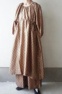 <img class='new_mark_img1' src='https://img.shop-pro.jp/img/new/icons13.gif' style='border:none;display:inline;margin:0px;padding:0px;width:auto;' />BUNON Dots Back Button DressC.blown