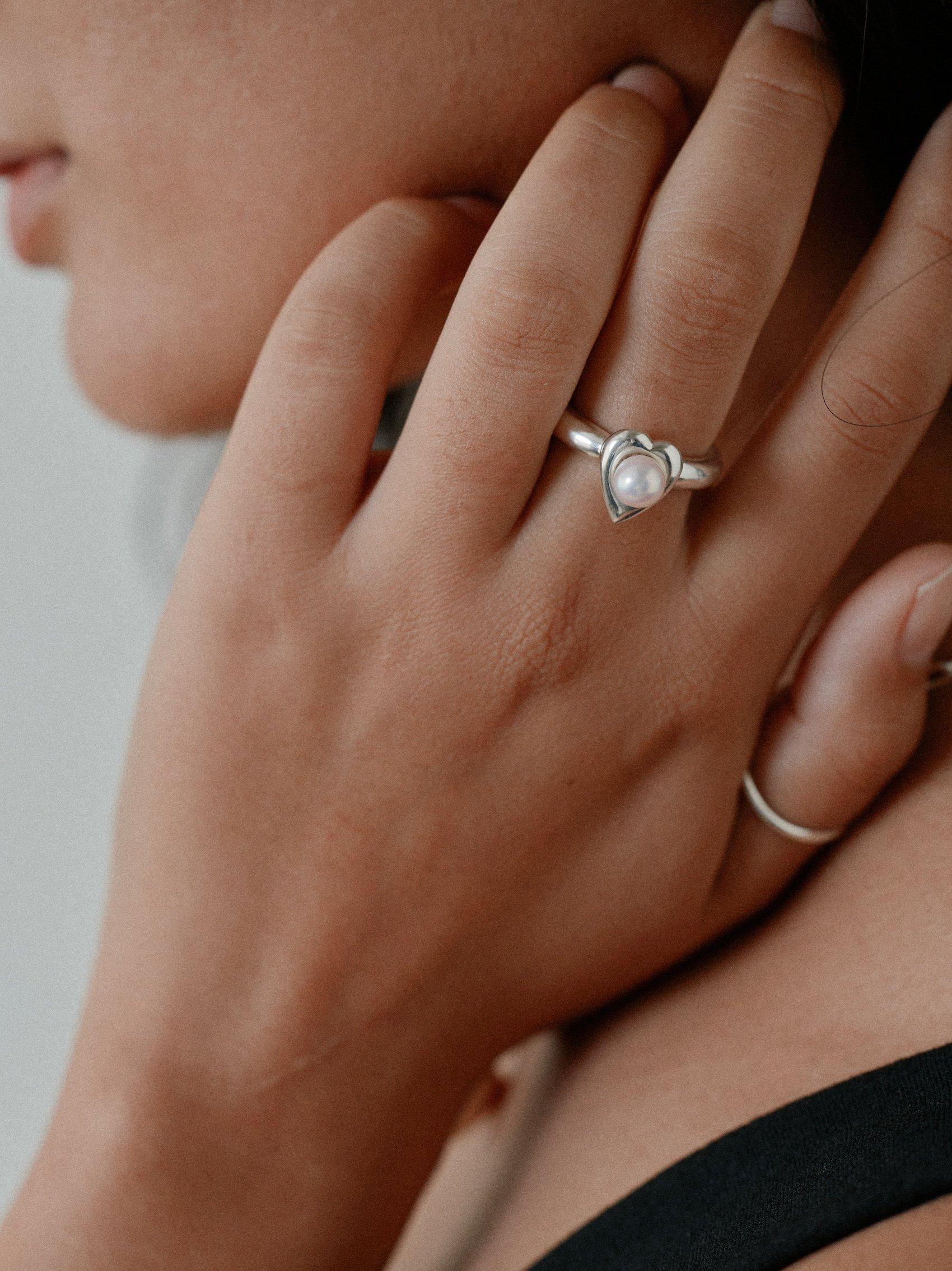 sv925 Heart Akoya Pearl ring