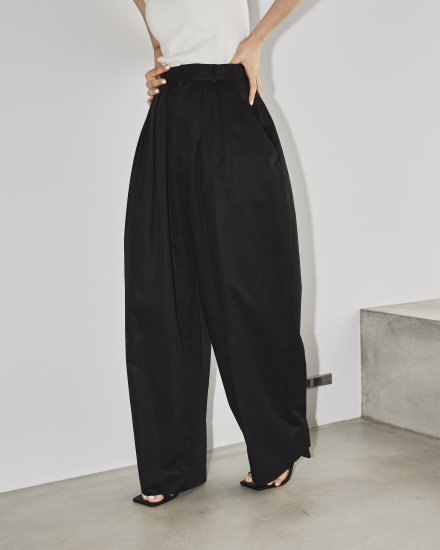 Size38Tuck Tapered Trousers