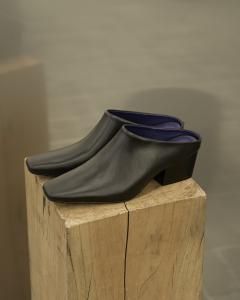 ＜STUDIO DOE/スタジオドー＞Ｖ　Ｆｌａｔｓ／BLACK／37 STUDIO DOE/スタジオドー＞V Flats／BLACK／37