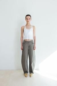 台湾発【STUDIO DOE】Mid-rise H-profile low-crotch trousers Studio Doe Sep. Collection 兼具休閒氛圍與正式俐落感•中腰H廓
