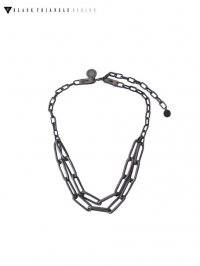 【BLACK TRIANGLE DESIGN】<br>INDUSTRIAL chain short necklace / BLACK