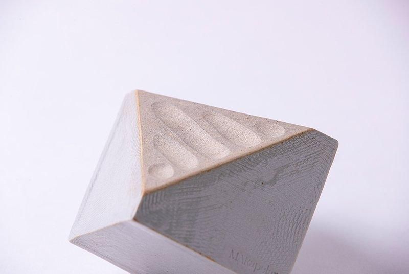 CUBE 12＋1 桜島溶岩石アロマディフューザー（オフホワイト）│MAR