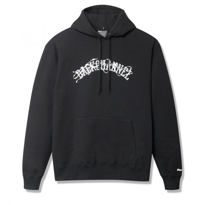 <img class='new_mark_img1' src='https://img.shop-pro.jp/img/new/icons11.gif' style='border:none;display:inline;margin:0px;padding:0px;width:auto;' />Back Channel SMOKE COLLEGE LOGO PULLOVER PARKA