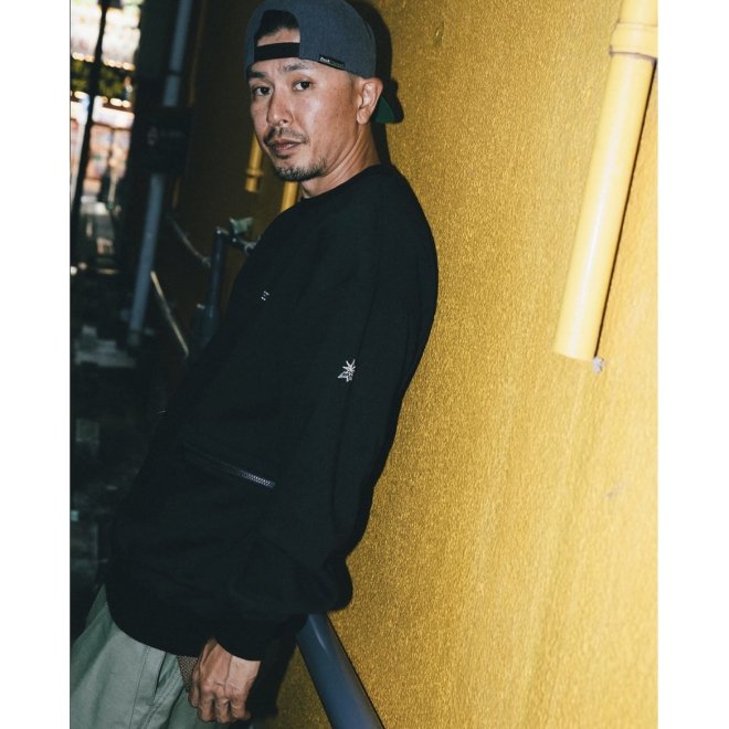 <img class='new_mark_img1' src='https://img.shop-pro.jp/img/new/icons7.gif' style='border:none;display:inline;margin:0px;padding:0px;width:auto;' />Back Channel SIDE POCKET CREWNECK