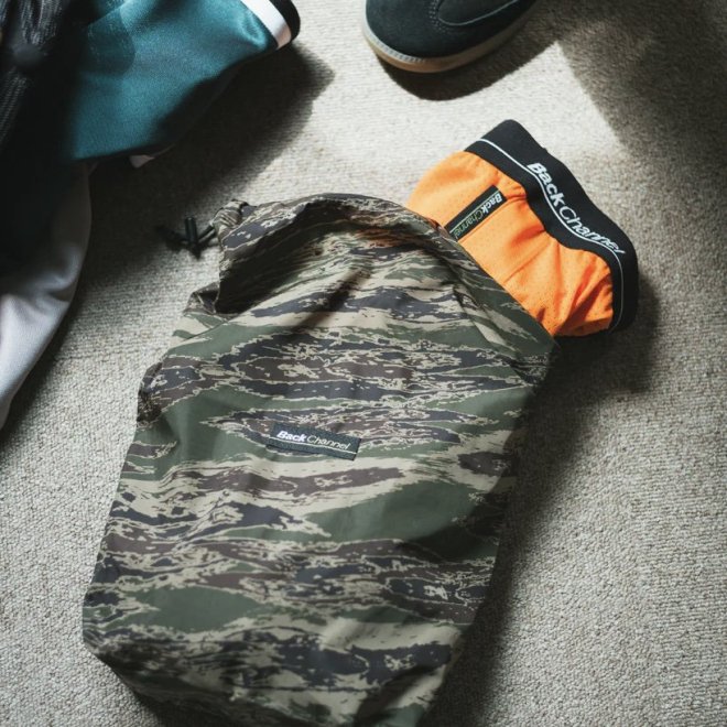 <img class='new_mark_img1' src='https://img.shop-pro.jp/img/new/icons7.gif' style='border:none;display:inline;margin:0px;padding:0px;width:auto;' />Back Channel GHOSTLION CAMO STUFF BAG