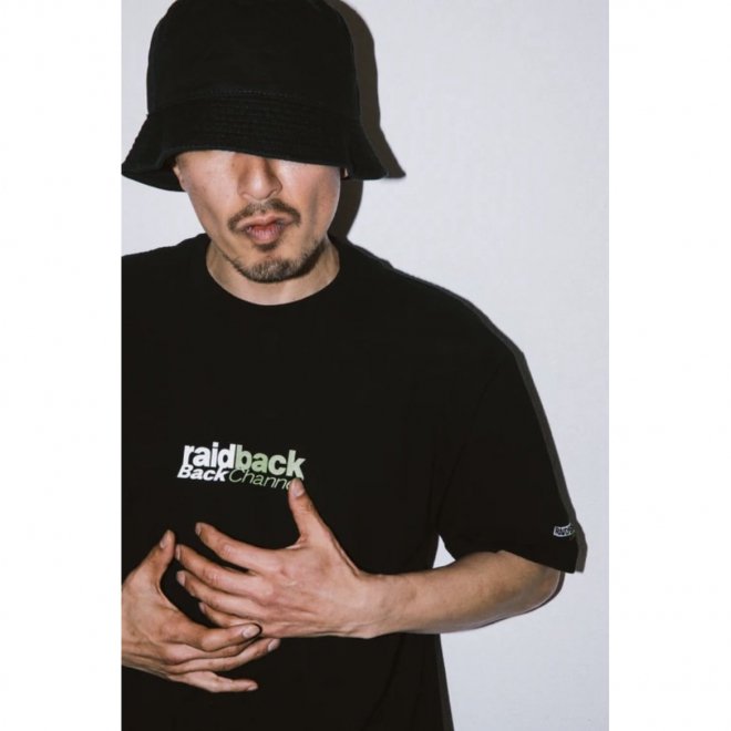 <img class='new_mark_img1' src='https://img.shop-pro.jp/img/new/icons7.gif' style='border:none;display:inline;margin:0px;padding:0px;width:auto;' />Back Channel raidback fabric LOGO TEE