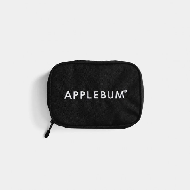 <img class='new_mark_img1' src='https://img.shop-pro.jp/img/new/icons7.gif' style='border:none;display:inline;margin:0px;padding:0px;width:auto;' />APPLEBUM åץХ LOGO POUCH 1