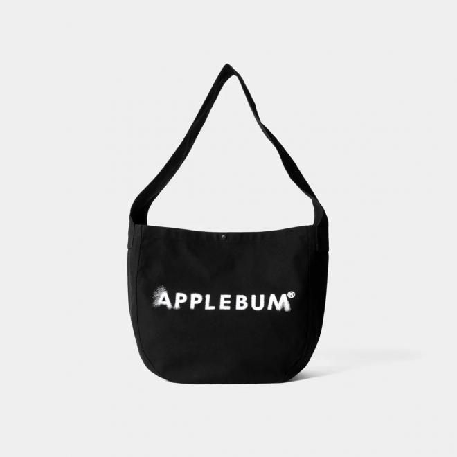 <img class='new_mark_img1' src='https://img.shop-pro.jp/img/new/icons7.gif' style='border:none;display:inline;margin:0px;padding:0px;width:auto;' />APPLEBUM åץХ BLURRY LOGO SHOULDER BAG [TIEDYE FREAK]