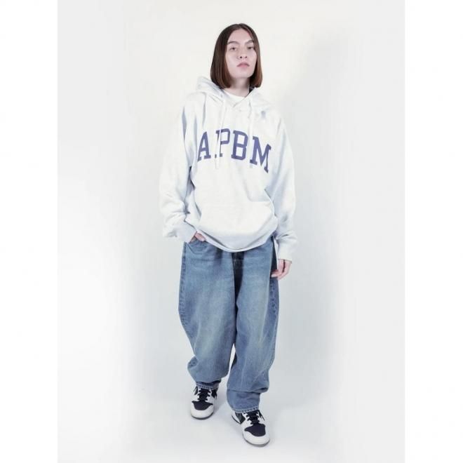 <img class='new_mark_img1' src='https://img.shop-pro.jp/img/new/icons7.gif' style='border:none;display:inline;margin:0px;padding:0px;width:auto;' />APPLEBUM åץХ APBM SWEAT PARKA