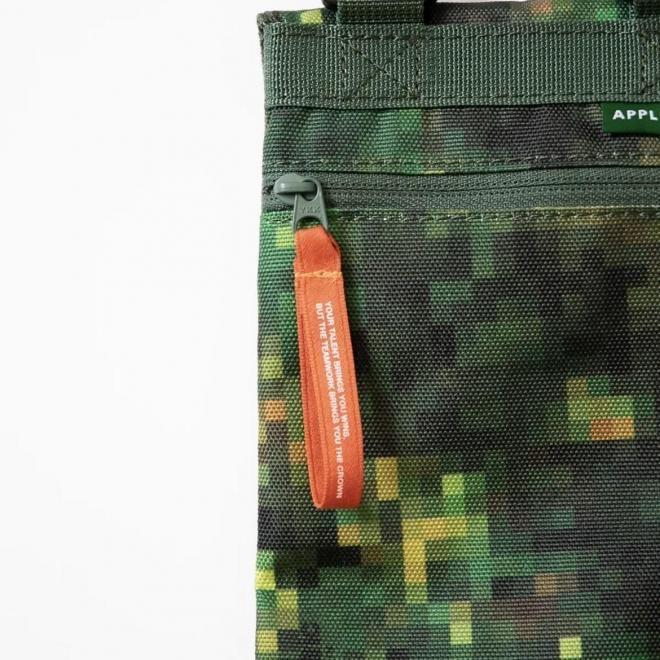 <img class='new_mark_img1' src='https://img.shop-pro.jp/img/new/icons7.gif' style='border:none;display:inline;margin:0px;padding:0px;width:auto;' />APPLEBUM アップルバム “PIXEL CAMO” NECK POUCH