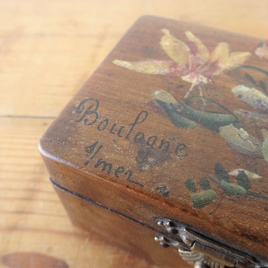 フランス ヴィンテージ 金具が素敵な小さな木箱 ハンドペイント ブローニュ＝シュール＝メール - drop antiques ドロップアンティークス  アンティーク家具と雑貨