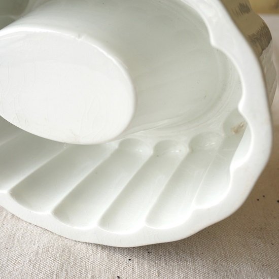 イギリス アンティーク 陶器製のゼリーモールド 楕円 リング型 - drop 