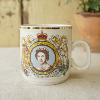 イギリス　ヴィンテージ　コロネーションマグ　マグカップ　エリザベス女王　シルバージュビリー　１９７７年　2271901