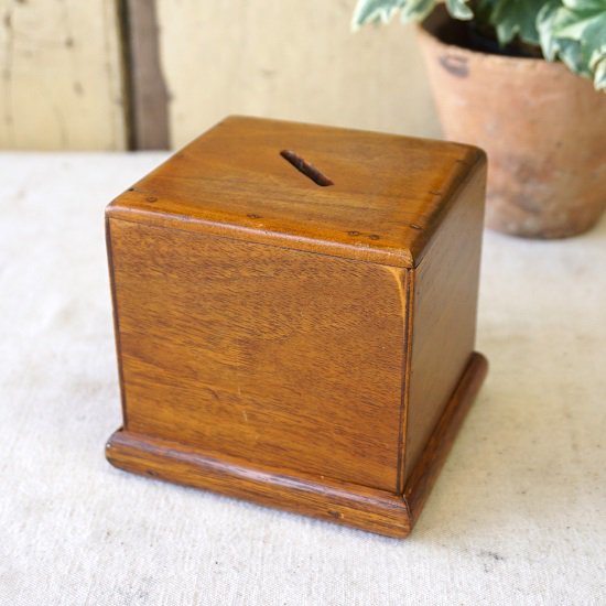イギリス　ヴィンテージ　シンプルな形の木製貯金箱 - drop antiques ドロップアンティークス アンティーク家具と雑貨