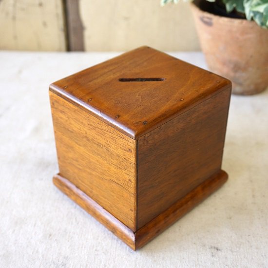 イギリス　ヴィンテージ　シンプルな形の木製貯金箱 - drop antiques ドロップアンティークス アンティーク家具と雑貨