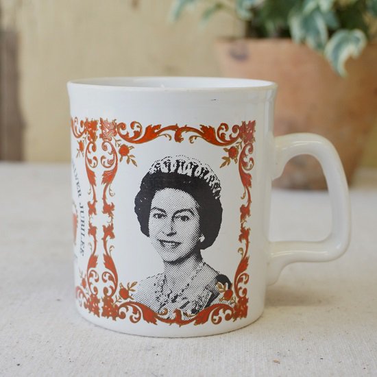 エリザベス女王　シルバージュビリー、コロネーションマグカップ　3個セット