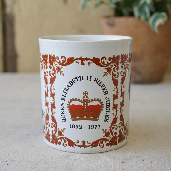 イギリス　ヴィンテージ　コロネーションマグ　マグカップ　エリザベス女王　シルバージュビリー　１９７７年　234408 - drop antiques  ドロップアンティークス アンティーク家具と雑貨