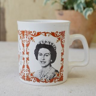 イギリス　ヴィンテージ　コロネーションマグ　マグカップ　エリザベス女王　シルバージュビリー　１９７７年　234408