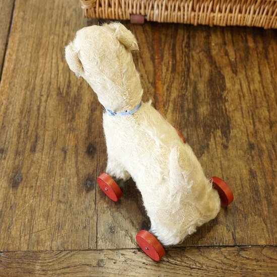 イギリス ヴィンテージ ぬいぐるみ テディベア 白いテリアのプルトイ 木製車輪 子犬 - drop antiques ドロップアンティークス  アンティーク家具と雑貨