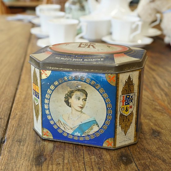 イギリス ヴィンテージ コロネーション ブリキ缶 紅茶缶 エリザベス 