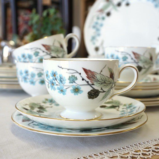 イギリス ヴィンテージ WEDGWOOD ウェッジウッド 【春】 「スプリングモーニング」 トリオ 希少 残り2セット - drop antiques  ドロップアンティークス アンティーク家具と雑貨