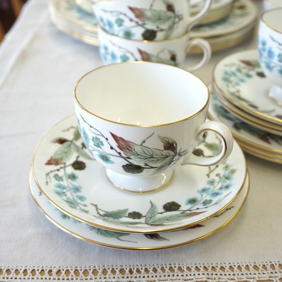 イギリス ヴィンテージ WEDGWOOD ウェッジウッド 【春】 「スプリングモーニング」 トリオ 希少 残り2セット - drop antiques  ドロップアンティークス アンティーク家具と雑貨