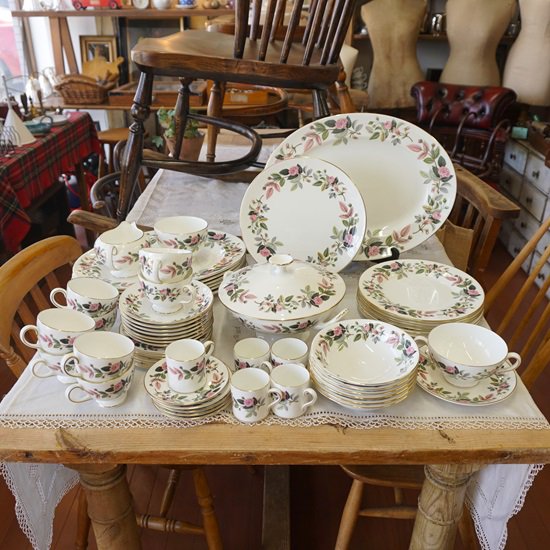 イギリス　ヴィンテージ　WEDGWOOD　ウェッジウッド　ハサウェイローズ　トリオ　状態良　７セット入荷 - drop antiques  ドロップアンティークス アンティーク家具と雑貨