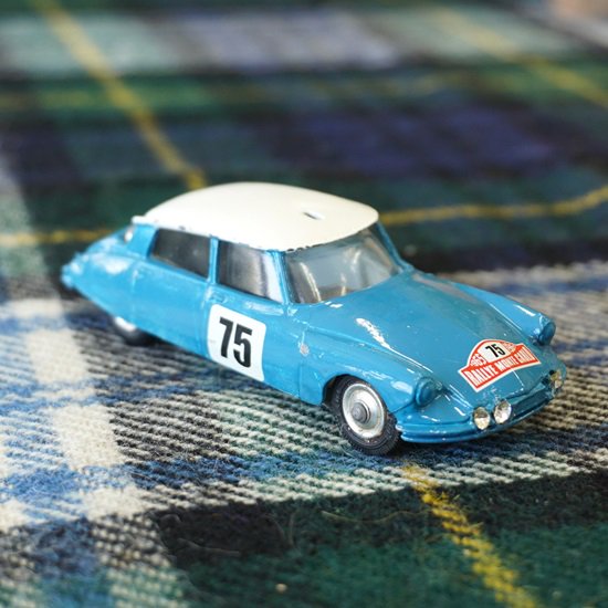 イギリス　ヴィンテージ　ミニカー　CORGI CITROEN DS 19　モンテカルロラリー - drop antiques ドロップアンティークス  アンティーク家具と雑貨