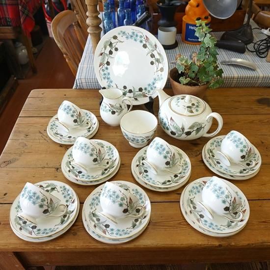  【美品】ウェッジウッド稀少★スノードロップ★2枚セット 美品】ウェッジウッド稀少☆スノードロップ☆ディナー皿