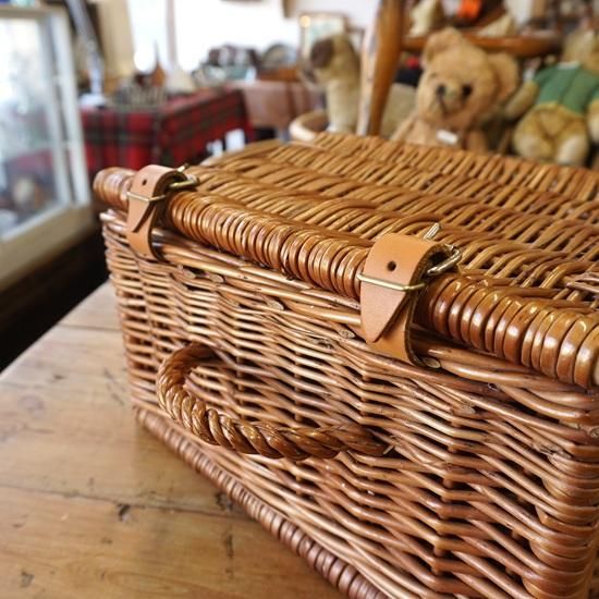 イギリスアンティークバスケット イギリス ヴィンテージ 天然素材のバスケット 小ぶりな