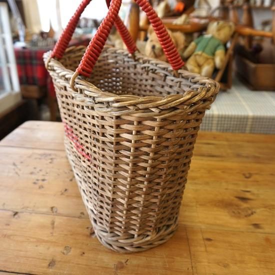 イギリス ヴィンテージ 天然素材のバスケット 底板が付いた
