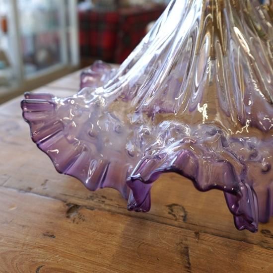 イギリス アンティーク オパールセントガラス 大きなパープルのフリル