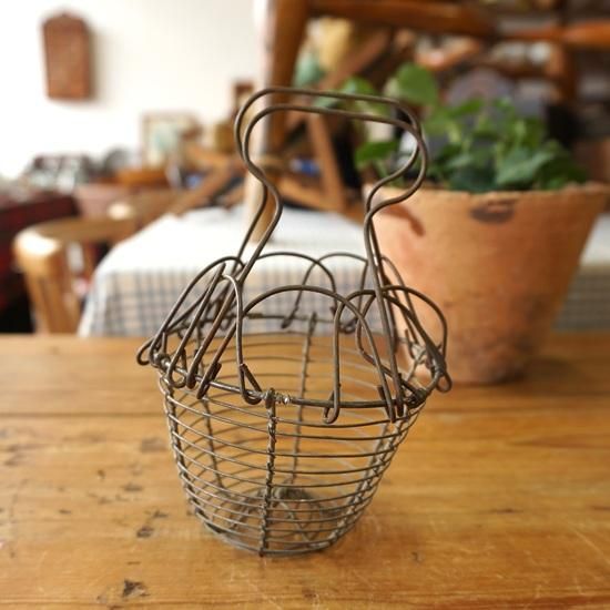 イギリス ヴィンテージ ワイヤーバスケット 小さなエッグバスケット