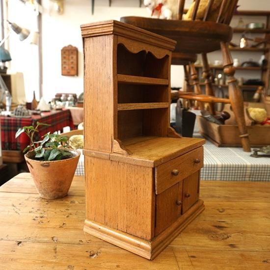 イギリス ヴィンテージ オーク材のミニチュアドレッサー ドール